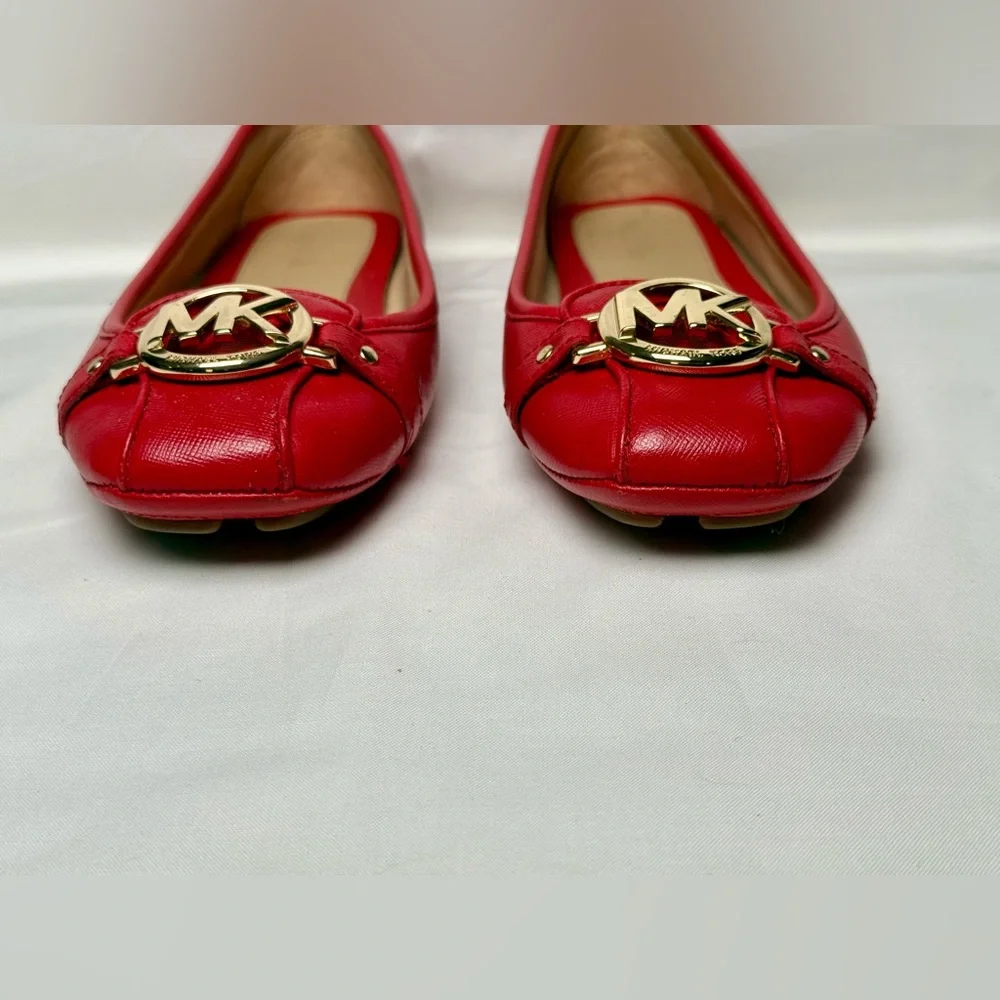 Michael Kors Fulton Red Leather Gold Logo Charm Flats Shoes Size 8M - Picture 9 of 10